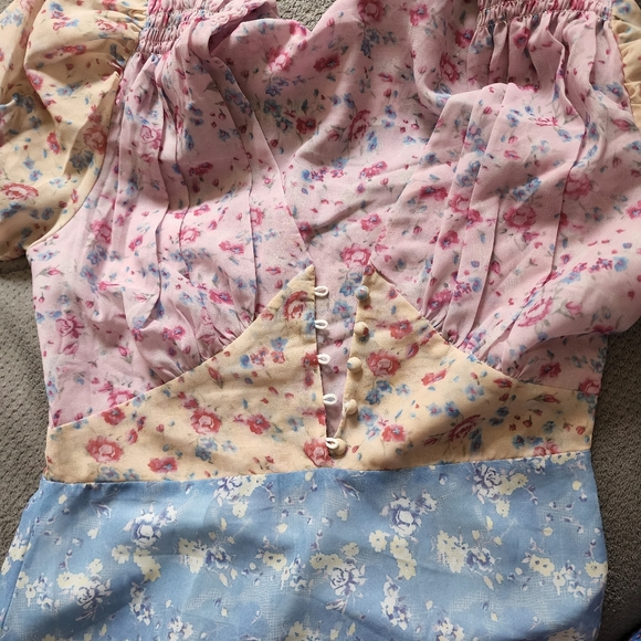 Floral color block dress in baby colors 💗💕💙💛🤍💝 - Picture 13 of 16
